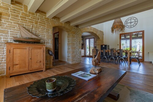 Maison de vacances 'Dans La Drôme' avec vue sur les montagnes, piscine privée et Wi-Fi