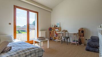 4 bedrooms, free WiFi, bed sheets