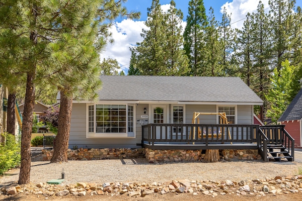 Easy access directly from flat driveway. Access with door keypad.