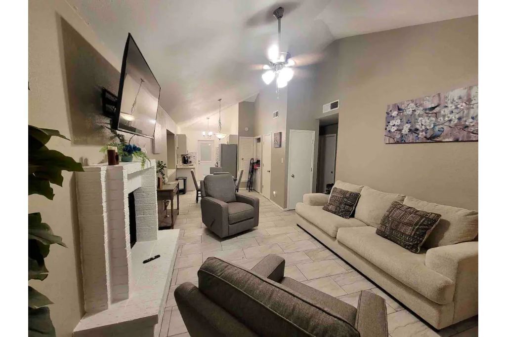Comfortable King Suite-Excellent location in ELP