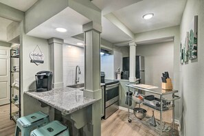 Fridge, microwave, stovetop, coffee/tea maker - 1 Mi to Seawall! Dog-Friendly Coastal Getaway (Galveston)
