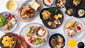 Daily buffet breakfast (JPY 2530 per person) - CANDEO HOTELS UTSUNOMIYA (Utsunomiya)