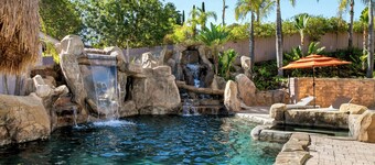 Oasis Dream- very large Pool Slide/GameRoom/Pool/Hottub/Casita