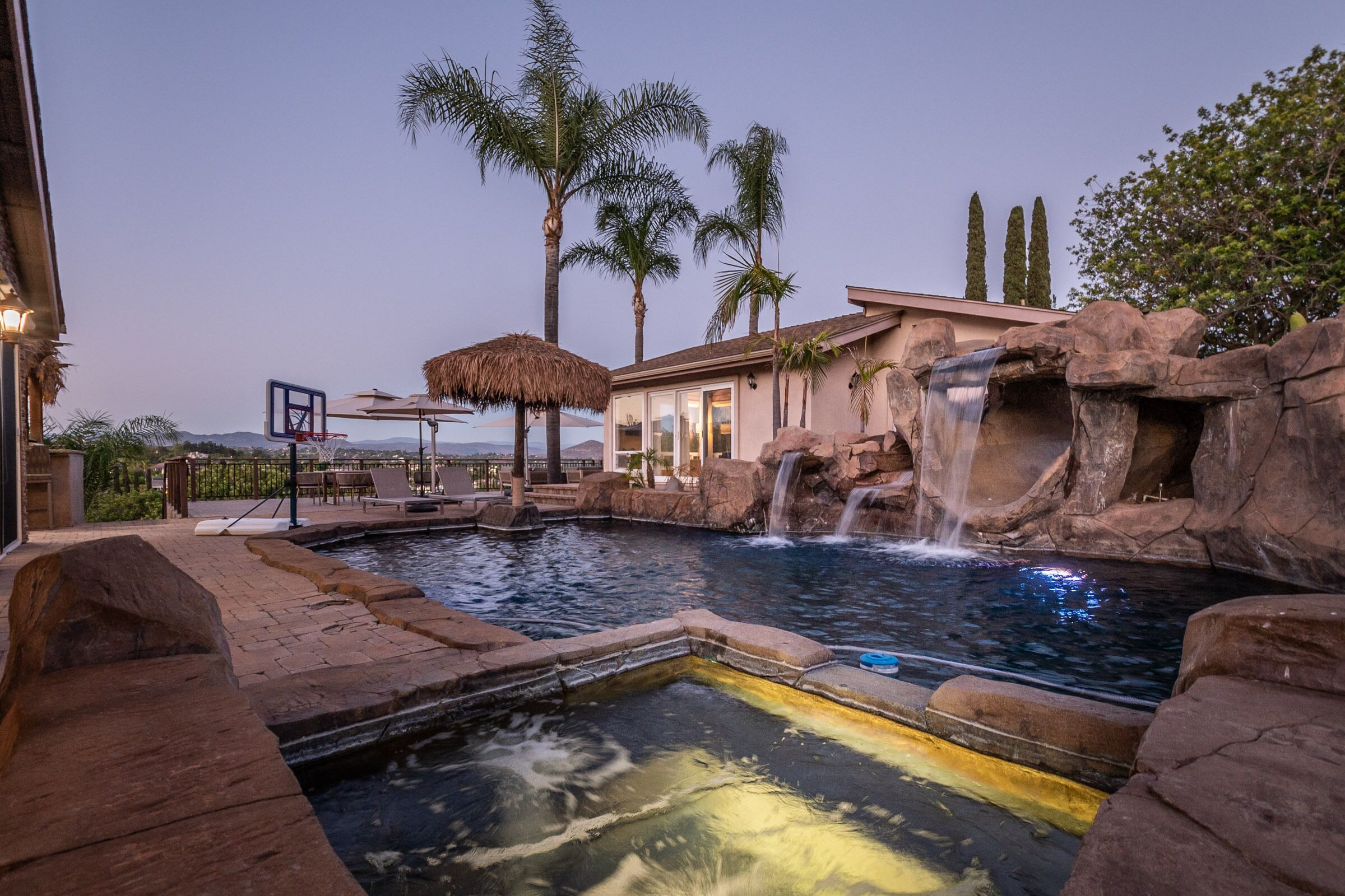 Oasis Dream- very large Pool Slide/GameRoom/Pool/Hottub/Casita