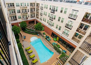 Outdoor pool - Work & Relax ★ Long-Term Stay ★ Near Johns Hopkins & Siani Hospital (Baltimore)