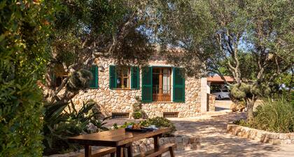 Maison de vacances Finca Es Turo avec vue sur la montagne, piscine et Wi-Fi