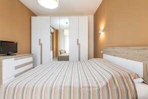 1 chambre, fer et planche à repasser, Wi-Fi gratuit, draps fournis