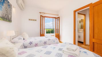 2 makuuhuonetta, silitysrauta/-lauta, ilmainen Wi-Fi, vuodevaatteet