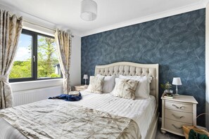4 slaapkamers, een strijkplank/strijkijzer, internet, beddengoed
