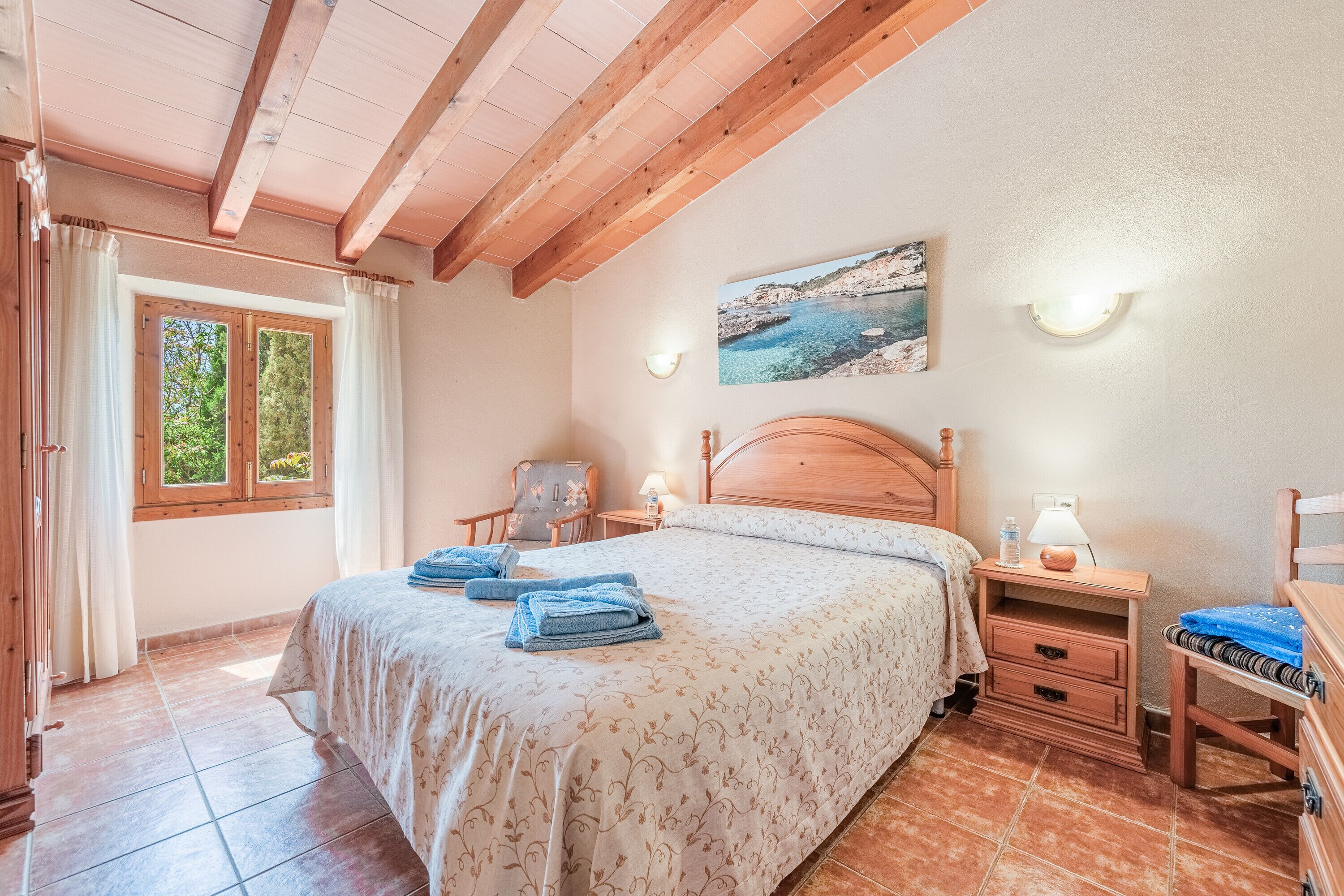 4 slaapkamers, een strijkplank/strijkijzer, gratis wifi, beddengoed