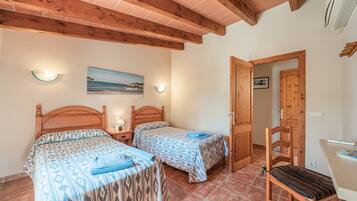 4 Schlafzimmer, BĂŒgeleisen/BĂŒgelbrett, kostenloses WLAN, BettwĂ€sche