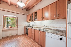 Frigorífic, microones, forn i placa de cuina 