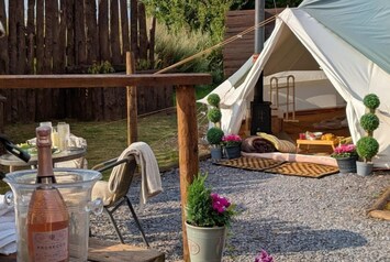 The Paddock, Staffordshire; Gorgeous lakeside glamping