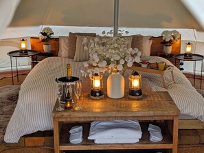 1 bedroom, bed sheets