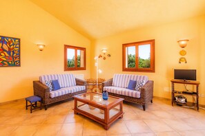 TV, stereo - Holiday home 'Finca Ca'n Terrasa' with Mountain View, Pool & Wi-Fi (Capdepera)