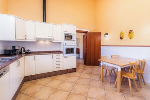 Réfrigérateur, micro-ondes, four, lave-vaisselle