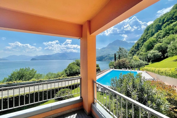 Familienapartment, 2 Schlafzimmer, 2 Bäder, Bergseite (Gaeta 'Lake View') | Unterkunftsgelände