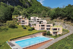 A hillside hotel with a swimming pool, multiple balconies, and lush greenery. - Gaeta 'lake View' (San Siro)
