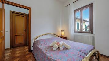 Rumah Keluarga, beberapa kamar (Charming La Gelosia Few Min From Lake) | 2 kamar tidur, Wi-Fi gratis, dan seprai linen