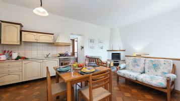 Rumah Keluarga, 2 kamar tidur, balkon (Charming La Gelosia Few Min From) | Interior
