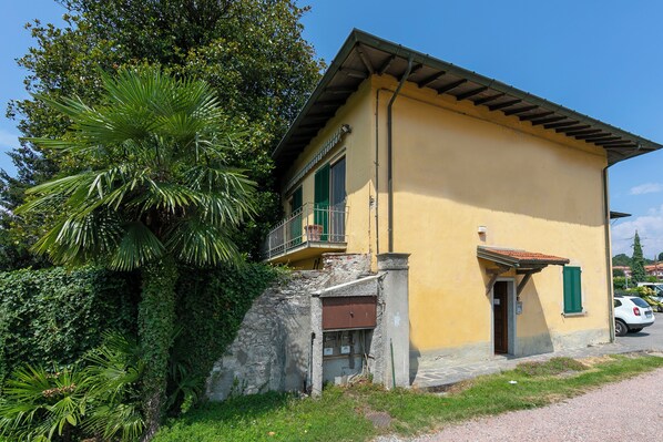 Family House, Multiple Bedrooms (Charming La Gelosia Few Min From Lake) | Exterior