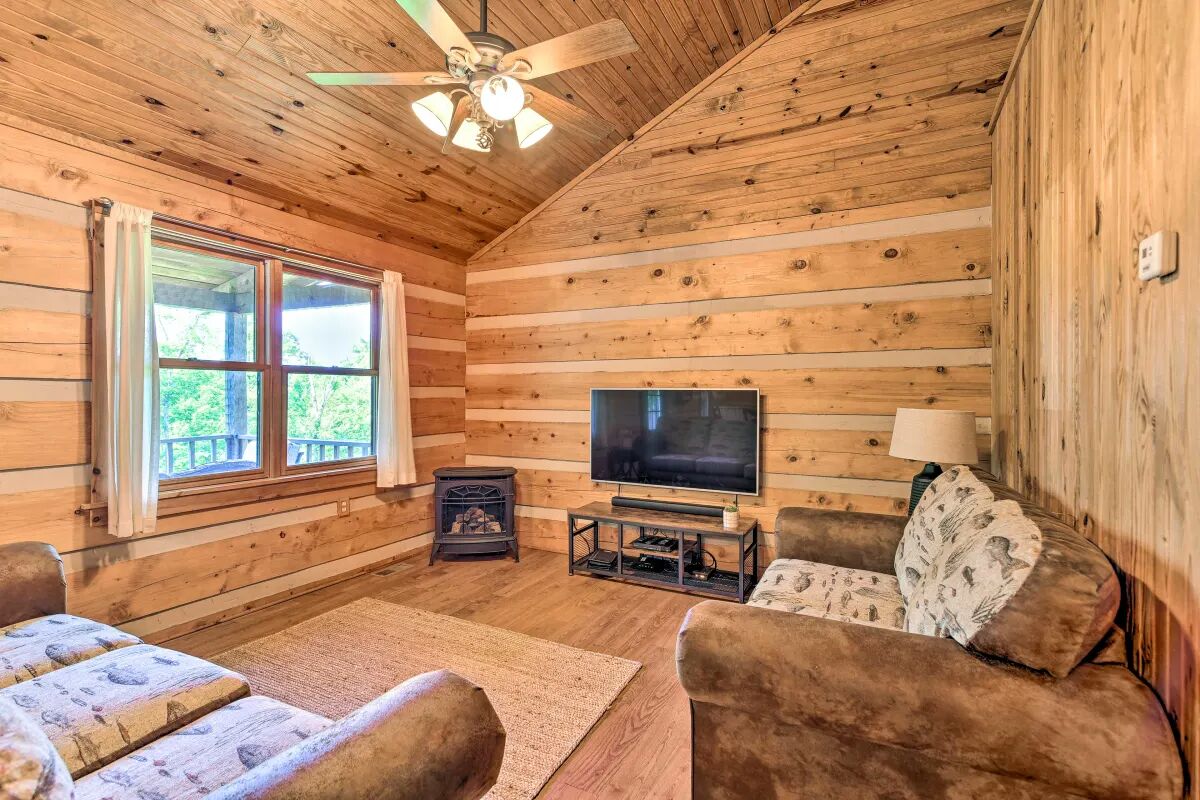 Smart TV, fireplace, DVD player, books