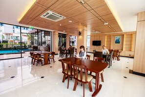 Breakfast, lunch and dinner served - Siri Hotel Lumphun (Lamphun)