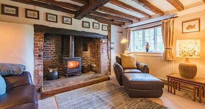Plum Pudding Cottage by Bloom Stays - sleeps 2 guests in 1 bedroom