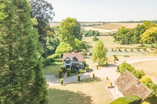 The Gate House - sleeps 4 guests in 2 bedrooms