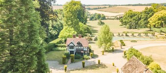 The Gate House - sleeps 4 guests  in 2 bedrooms