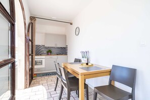Apartemen (Two Bedroom Apartment with Terrace an) | Dapur pribadi | Lemari es