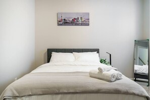 2 bedrooms, desk, iron/ironing board, free WiFi