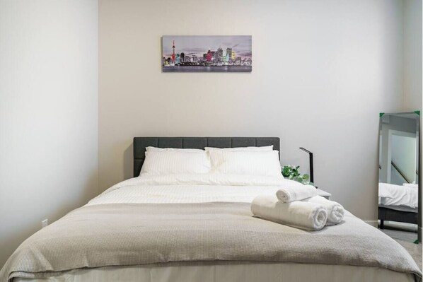 2 bedrooms, desk, iron/ironing board, free WiFi