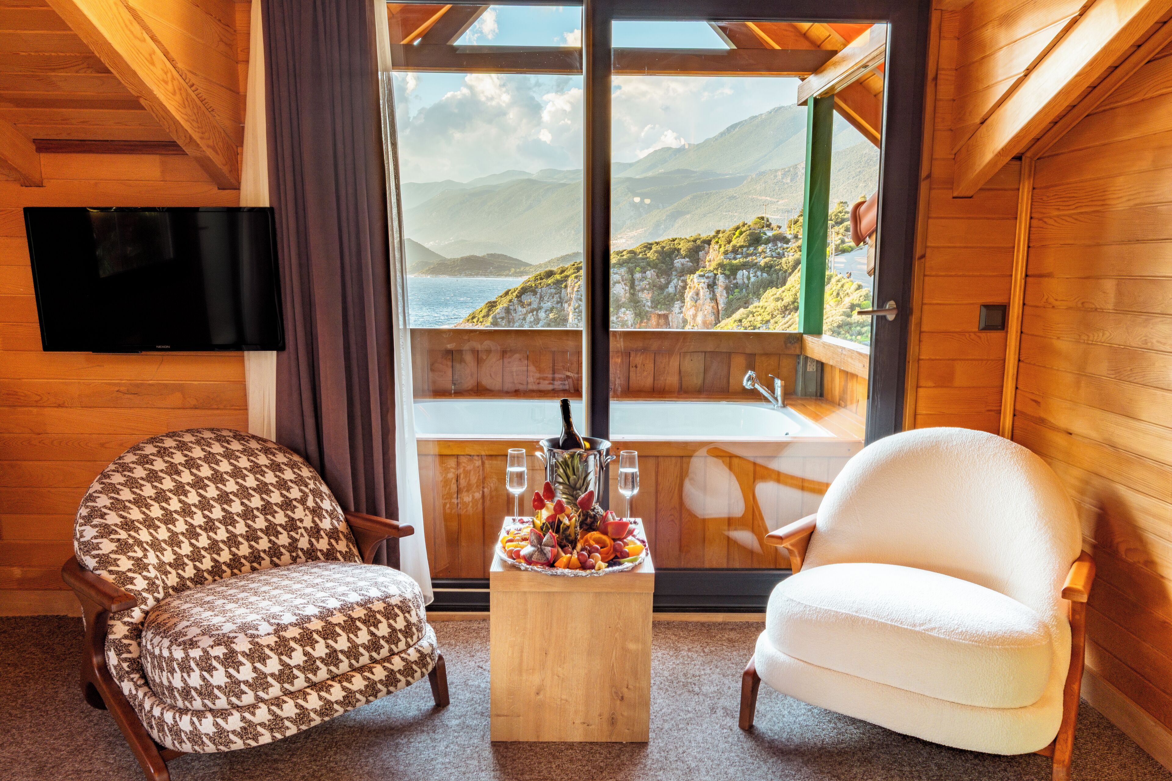 Sea View Jacuzzi Suite Terrace Room | In-room dining