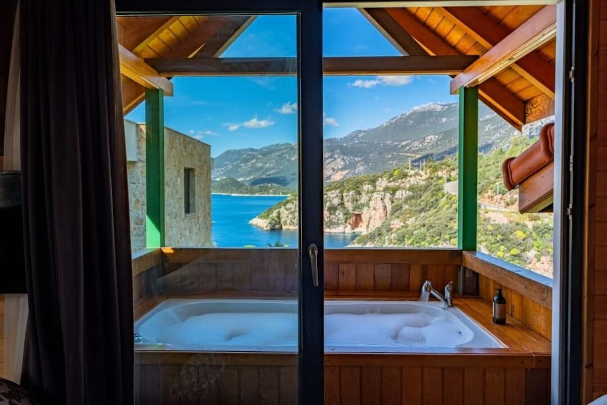 Sea View Jacuzzi Suite Terrace Room | Minibar, literie fournie