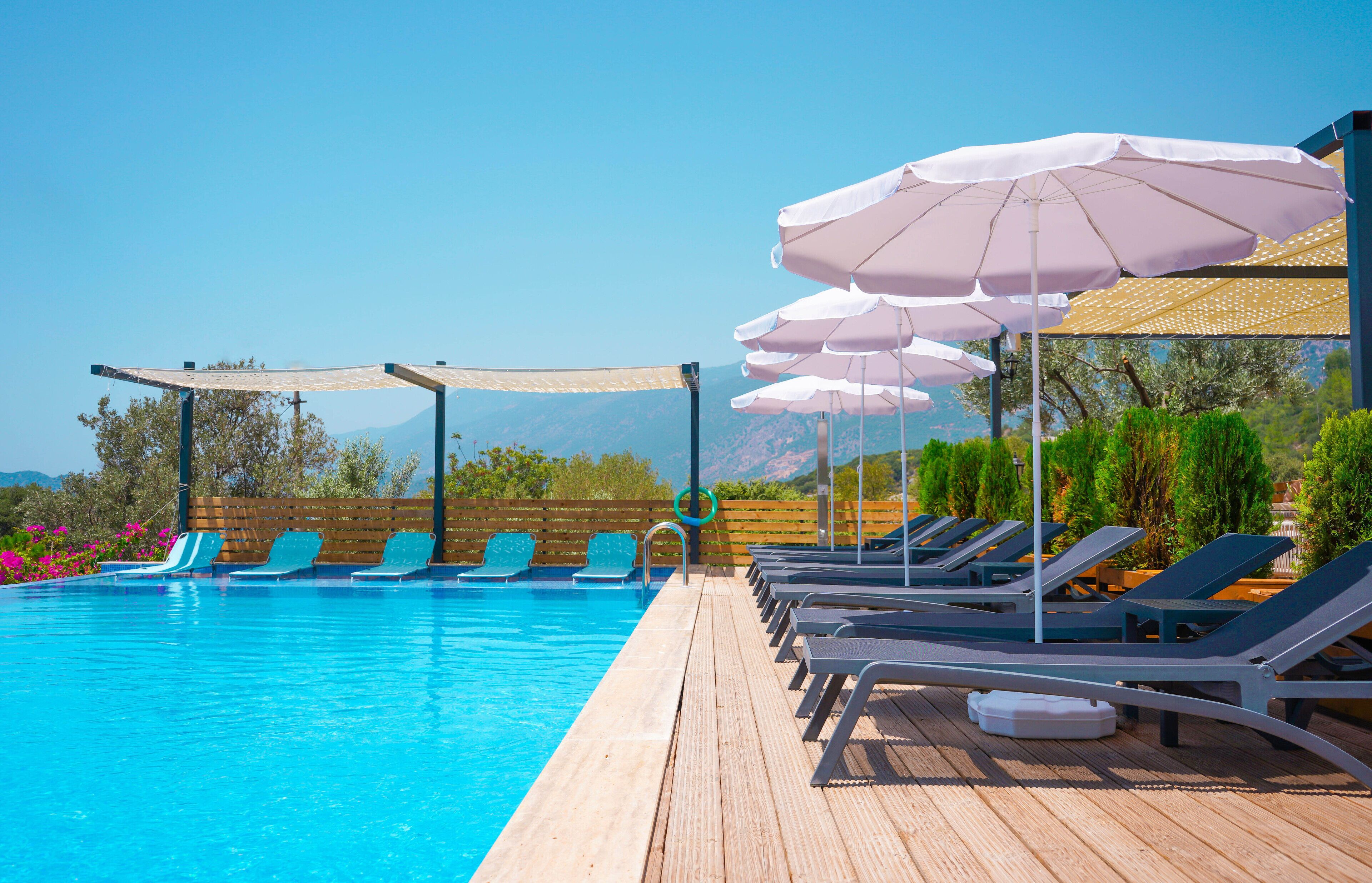 Außenpool, geöffnet von 10:30 Uhr bis 20:00 Uhr, Sonnenschirme