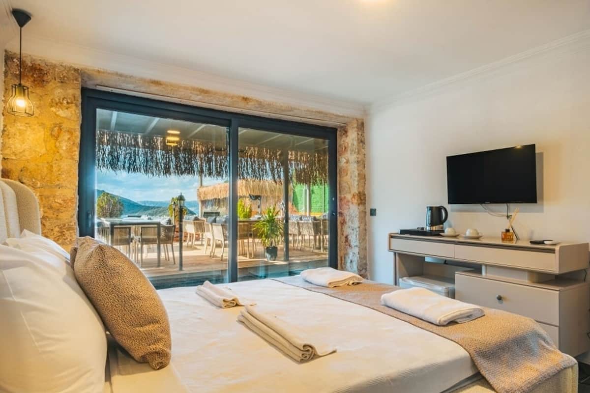 标准双人房 | 迷你吧、床单