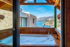 Sea View Jacuzzi Suite Terrace Room | Minibar, bed sheets - The Luxury Shelters (Kas)