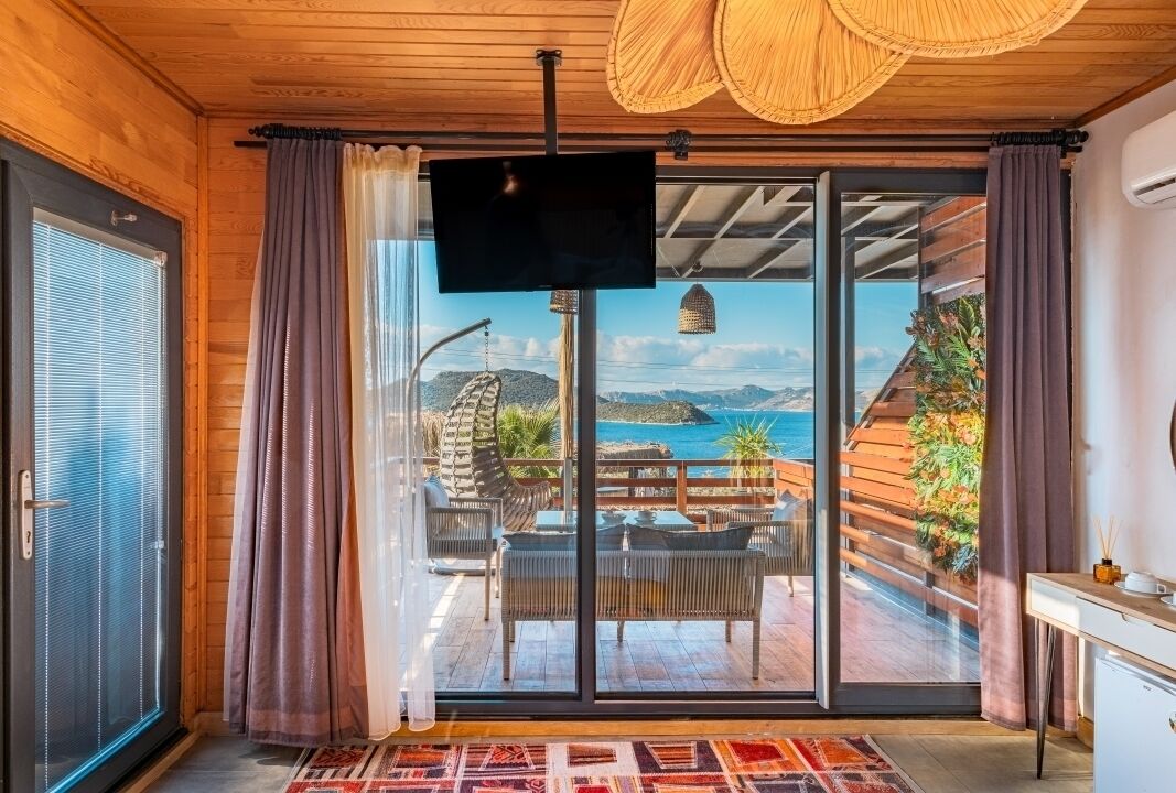 Sea View Deluxe Terrace Room | Minibar, bed sheets