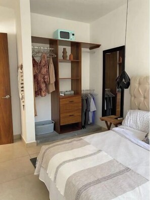 1 bedroom, in-room safe, WiFi, bed sheets
