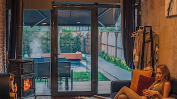 Bungalow Premium | Khu phòng khách | TV LCD 50-inch có truyền hình vệ tinh, TV, Netflix