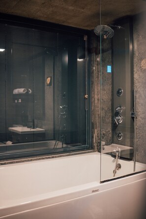 Premium Bungalow | Bathroom | Bathtub, deep-soaking bathtub, free toiletries, hair dryer - Minimalist Sapanca (Sapanca)