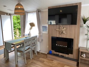 Dining - Gorgeous Coastal Holiday Home (Poole)