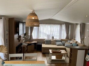 Living area - Gorgeous Coastal Holiday Home (Poole)