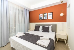 Minibar, in-room safe, desk, laptop workspace - Kas Evderhan (Kas)