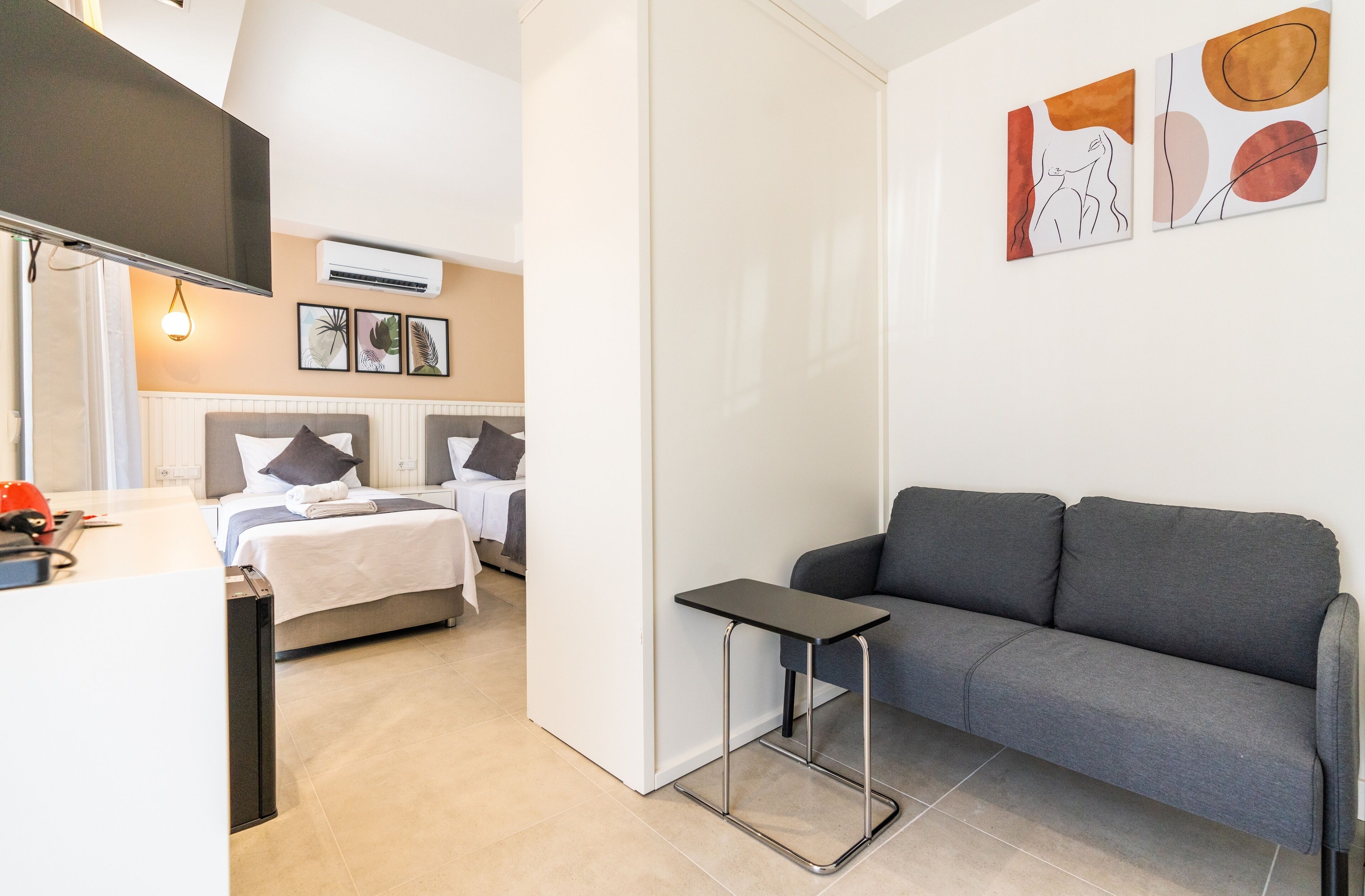 deluxe twin room | 1 bedroom, minibar, in-room safe, desk
