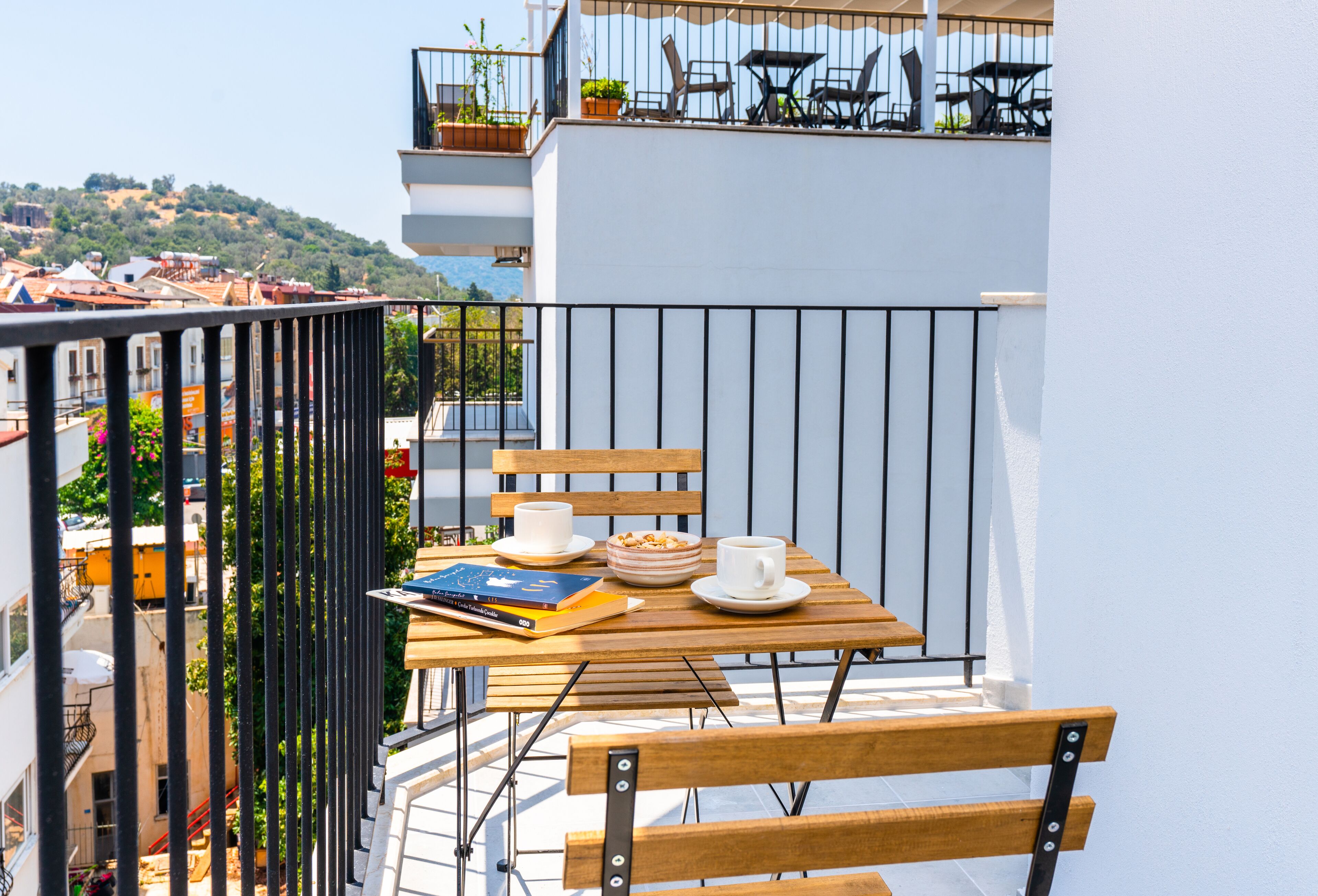 deluxe room | 1 bedroom, minibar, in-room safe, desk