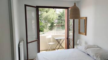 2 slaapkamers, een strijkplank/strijkijzer, reisbedje, gratis wifi