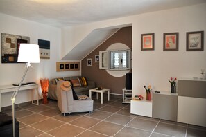 TV - VILLA CALABERNARDO Apartment Turtledove Garden View 50 METERS FROM THE SEA (Calabernardo)