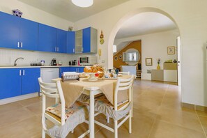 Dining - VILLA CALABERNARDO Apartment Turtledove Garden View 50 METERS FROM THE SEA (Calabernardo)